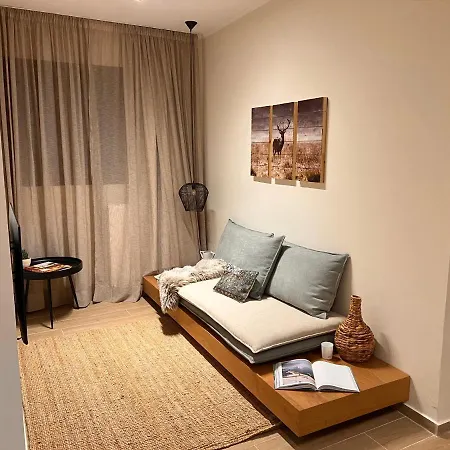 - Family Maisonette * Калаврита