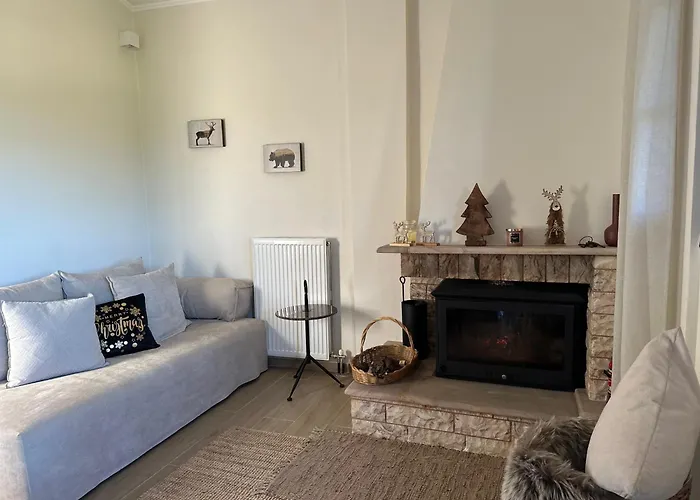 - Family Maisonette بيت للعطل كالافريتا